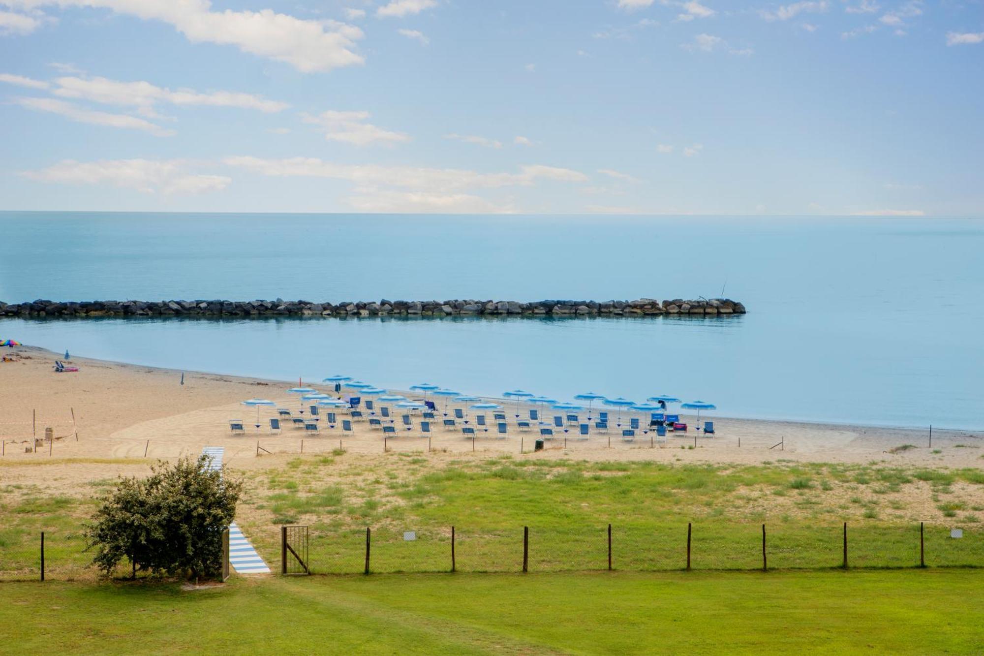 سان بنيديتّو ديل ترونتو Residence Brezza Di Mare المظهر الخارجي الصورة